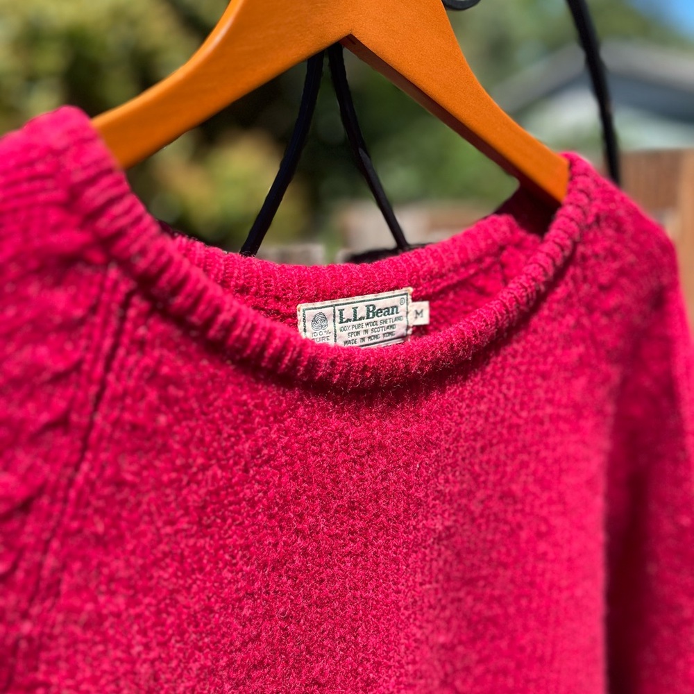 Vintage L.L. Bean Rag Wool Sweater in brightest fuchsia. Size M.